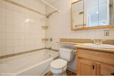 720 W Gordon Terrace #18E, Chicago, IL 60613 - Photo 7