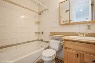 720 W Gordon Terrace, Chicago, IL 60613 - Photo 7