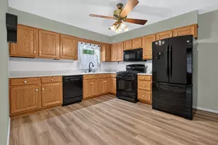 1204 Searle Dr, Normal, IL 61761 - Photo 7