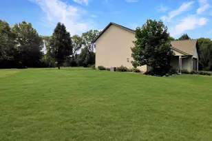 6707 Queenanns Way, South Beloit, IL 61080 - Photo 3
