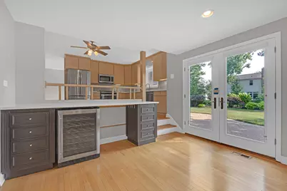650 Newport Avenue, Westmont, IL 60559 - Photo 5