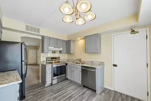 5401 Chateau Dr, Rolling Meadows, IL 60008 - Photo 5