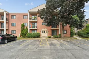 5401 Chateau Dr, Rolling Meadows, IL 60008 - Photo 1