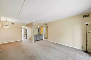 5401 Chateau Dr, Rolling Meadows, IL 60008 - Photo 9