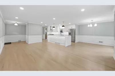 8434 Lawndale Avenue, Skokie, IL 60076 - Photo 3