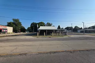 616 W Van Buren St, Clifton, IL 61727 - Photo 1