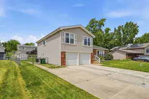 316 Plymouth Ln, Bloomingdale, IL 60108 - Photo 3