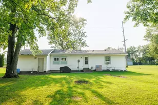 403 N 1st St, Sheldon, IL 60966 - Photo 19