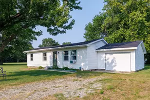 403 N 1st St, Sheldon, IL 60966 - Photo 1