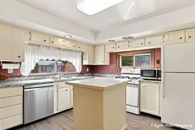 663 Pleasant Street, Woodstock, IL 60098 - Photo 5