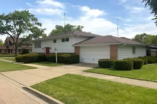 747 Palace St, Aurora, IL 60506 - Photo 1