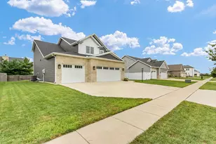 2009 Max Run Dr, Champaign, IL 61822 - Photo 3