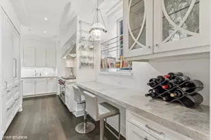 118 E Erie St, Chicago, IL 60611 - Photo 17
