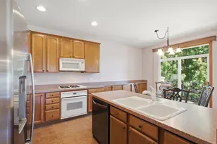 5560 Cambridge Way, Hanover Park, IL 60133 - Photo 15