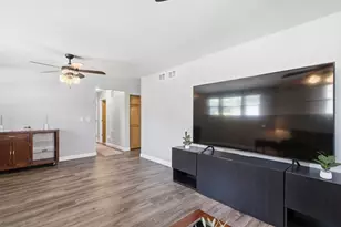 5560 Cambridge Way, Hanover Park, IL 60133 - Photo 37