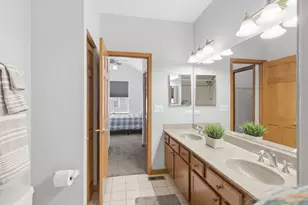5560 Cambridge Way, Hanover Park, IL 60133 - Photo 29