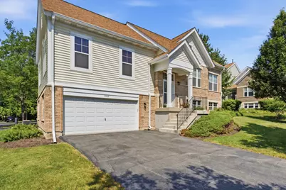 5560 Cambridge Way #1, Hanover Park, IL 60133 - Photo 3