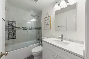 233 Birmingham Ct, Roselle, IL 60172 - Photo 13