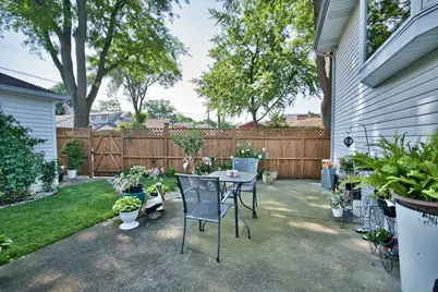 5974 W Miami Avenue, Chicago, IL 60646 - Photo 7