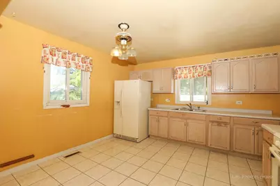 727 Longfellow Lane, Mundelein, IL 60060 - Photo 3