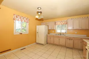 727 Longfellow Ln, Mundelein, IL 60060 - Photo 3