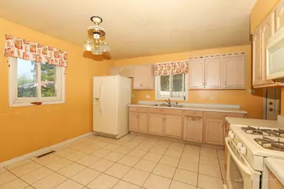 727 Longfellow Lane, Mundelein, IL 60060 - Photo 5