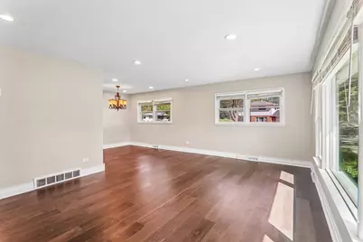 807 E Golfview Drive, Mount Prospect, IL 60056 - Photo 5