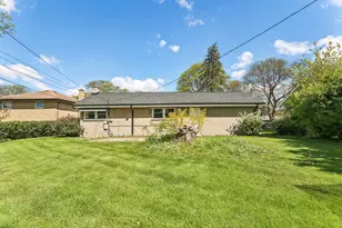 807 E Golfview Dr, Mount Prospect, IL 60056 - Photo 27