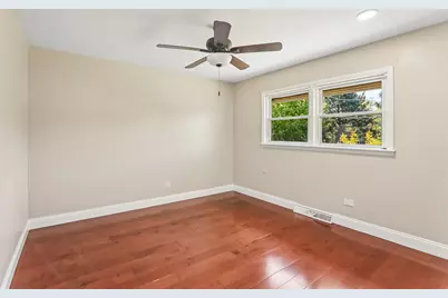 807 E Golfview Drive, Mount Prospect, IL 60056 - Photo 17