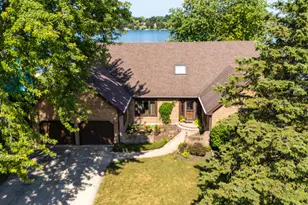 317 Mainsail Dr, Third Lake, IL 60030 - Photo 3