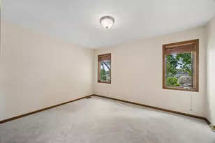 5711 Fox Gate Ln, Hinsdale, IL 60521 - Photo 11