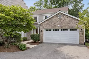 5711 Fox Gate Ln, Hinsdale, IL 60521 - Photo 1