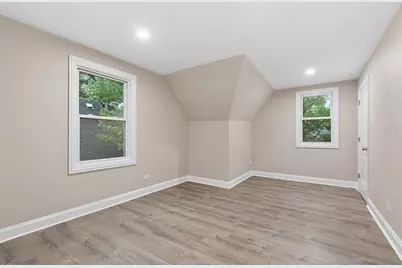 10106 S Crandon Avenue, Chicago, IL 60617 - Photo 11