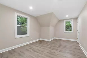 10106 S Crandon Ave, Chicago, IL 60617 - Photo 11