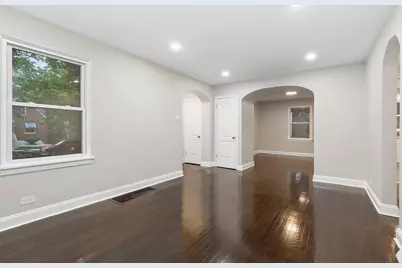 10106 S Crandon Avenue, Chicago, IL 60617 - Photo 3