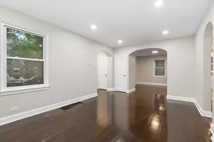 10106 S Crandon Ave, Chicago, IL 60617 - Photo 3