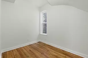 909 W Addison St, Chicago, IL 60613 - Photo 9