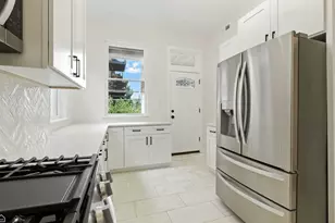 909 W Addison St, Chicago, IL 60613 - Photo 3