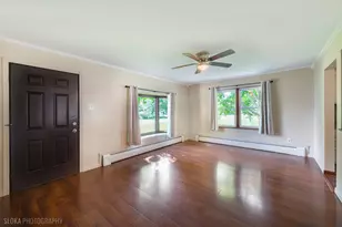 380 Charlotte Ave, Crystal Lake, IL 60014 - Photo 3