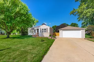 380 Charlotte Ave, Crystal Lake, IL 60014 - Photo 1