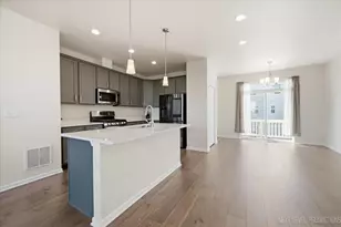806 Finley Dr, Aurora, IL 60504 - Photo 11