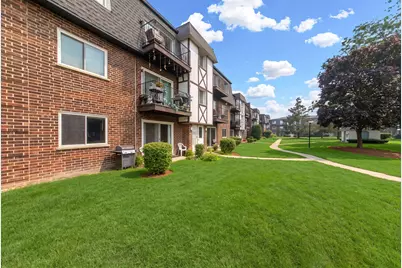 9461 Bay Colony Drive #1S, Des Plaines, IL 60016 - Photo 3