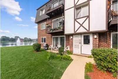 9461 Bay Colony Drive #1S, Des Plaines, IL 60016 - Photo 1
