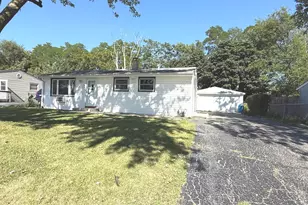 15 Alameda Dr, Carpentersville, IL 60110 - Photo 1