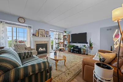 8515 Woodward Avenue #303, Woodridge, IL 60517 - Photo 9