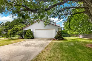 8586 Yellowstone Dr, Byron, IL 61010 - Photo 35
