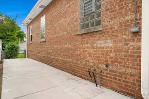10016 S Clifton Park Ave, Evergreen Park, IL 60805 - Photo 19
