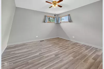 10016 S Clifton Park Avenue, Evergreen Park, IL 60805 - Photo 13