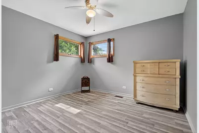 10016 S Clifton Park Avenue, Evergreen Park, IL 60805 - Photo 11