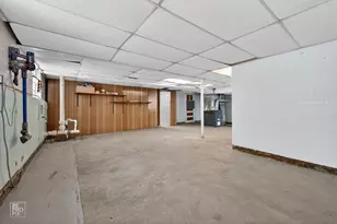 10016 S Clifton Park Ave, Evergreen Park, IL 60805 - Photo 15